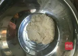 Illustration of how to make tomato sauce beef layer cake 2