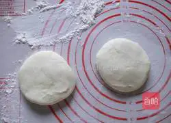 Illustration of how to make butter and scallion pancakes 10