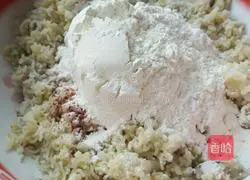 Illustration of how to make potato pancakes 4