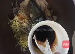 Illustration of how to make fish head stewed bean cakes 17