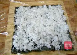 Illustration of how to make sushi rolls 4