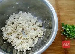 Illustration of how to make egg tofu cake 1