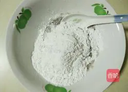 Illustration of how to make black bean dregs cake 2