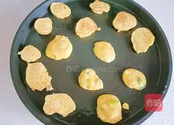Illustration of how to make radish and shrimp pancakes 6