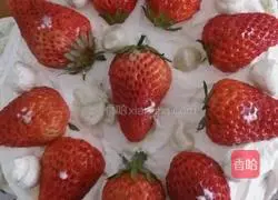 Illustration of how to make fruit cream cake 9