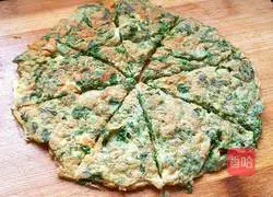 Illustration of how to make Chinese toon egg cake 9