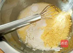 Illustration of how to make small corn cakes 6