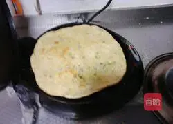 Illustration of how to make scallion pancakes 8