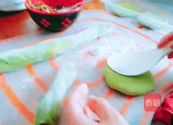 Illustration of how to make nutritious breakfast cakes with spinach and pork stuffing 2