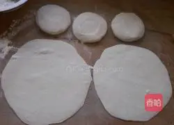 Illustration of how to make green pepper and eggplant sausage cakes 6