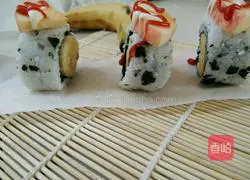 Illustration of how to make fruit sushi 11