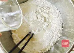 Illustration of how to make scallion pancakes (electric pancake version) 3