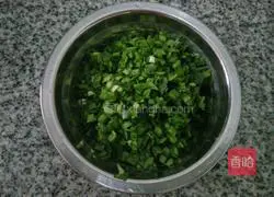 Illustration of how to make chive egg pancake 1