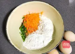 Illustration of how to make carrot and egg pancakes 3