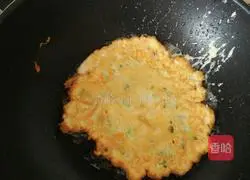 Illustration of how to make egg pancakes with shredded potatoes and tomato sauce 9