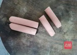 Illustration of how to make grilled sausages with hand cakes 3