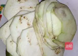 Illustration of how to roast eggplant in an electric pan 1