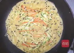 Illustration of making black sesame pastoral egg pancake 7