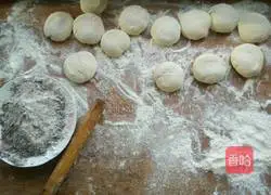 Illustration of how to make brown sugar cakes 4