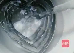 Illustration of how to make leek and egg love cake 4