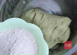 Illustration of making soybean-filled malt pancake 5