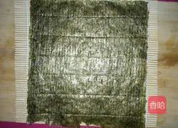 Illustration of how to make ham and floss sushi 3