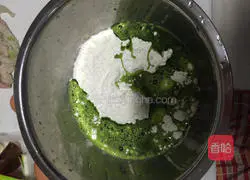 Illustration of how to make spinach egg pancake 3
