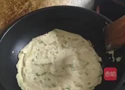 Illustration of how to make green onion and egg batter pancakes 3