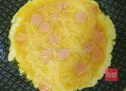 Illustration of how to make breakfast potato omelette 3