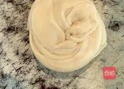 Illustration of how to make butter scallion pancake 4