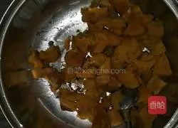 Illustration of how to make sweet potato pancakes 4