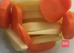 Illustration of how to make Longli fish and potato cakes 1