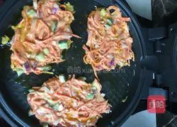 Illustration of how to make carrot pancakes 2