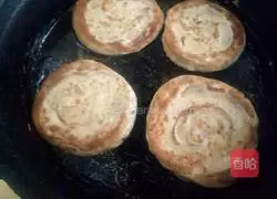 Illustration of how to make Zhixiang oil cake 9