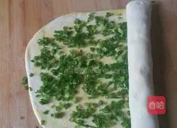 Illustration of how to make scallion pancakes 3