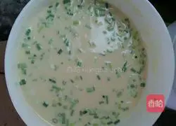 Illustration of how to make scallion pancake 1