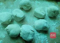 Laowu Private Kitchen Dumpling Skin and Scallion Pancakes Illustration of how to do it 1