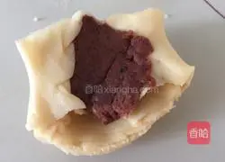 Illustration of how to make shortbread with red bean paste filling 9