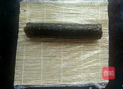 Illustration of how to make fruit sushi 8