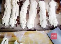 Illustration of how to make silk-wrapped hand-torn cakes 16