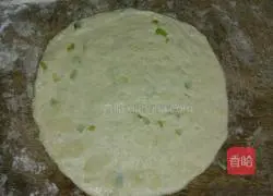 Illustration of how to make scallion pancakes 9