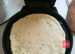 Hot noodles with scallion pancakes Practice illustration 2