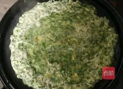 Illustration of how to make chive egg pancake 3