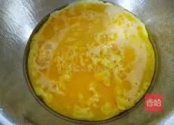 Illustration of how to make leek and egg pie 4