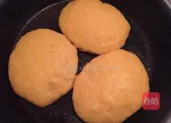 Illustration of how to make cornmeal pancakes 8