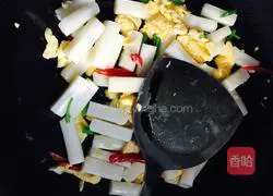 Illustration of how to make fried rice cakes with eggs 14