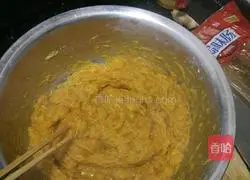 Illustration of how to make pumpkin pie with bean paste stuffing 3