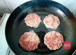 Illustration of how to make pan-fried meatloaf 7