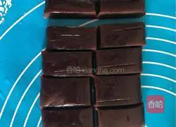 Illustration of how to make egg yolk cake 7