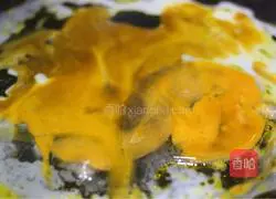 Illustration of how to make egg pancakes 7